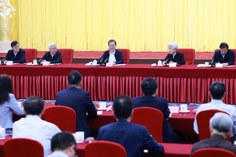 丁薛祥出席我院学部成立70周年座谈会时强调 坚守初心使命 勇攀科技高峰 更好肩负起科技强国建设重任